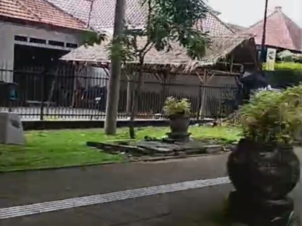 DLH Kota Malang Lakukan Perbaikan Kursi di Jalan Ijen