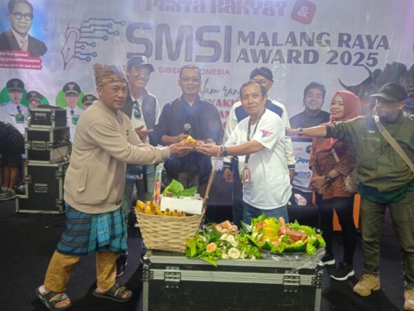 Melestarikan Budaya Mewarisi Tradisi, Event Pesta Rakyat SMSI Malang Raya Dibuka dengan Doa dan Tumpengan