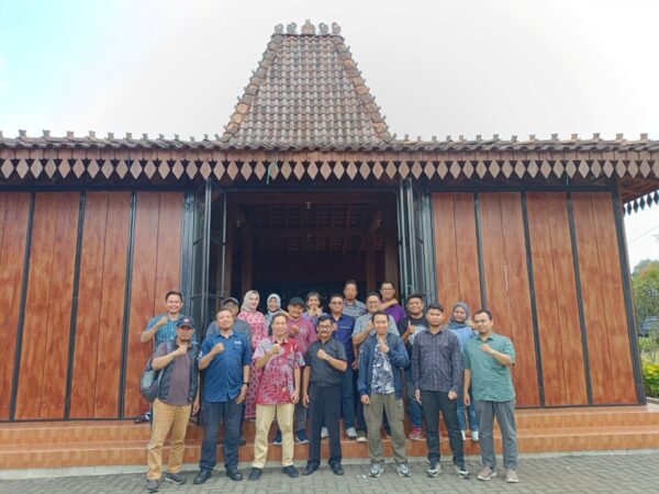 UNITRI Siap Berikan Beasiswa 100 Persen Bagi Mahasiswa Lokal
