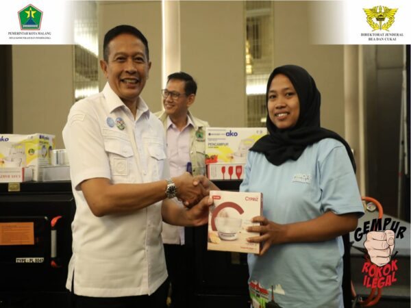 Dorong Kemandirian Ekonomi, Diskopindag Kota Malang Berikan Pelatihan dan Bantuan Alat Usaha bagi Pekerja IHT