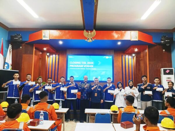 PLN UPDL Pandaan Resmi Tutup Rangkaian Program TJSL di SMK PGRI 3 Malang