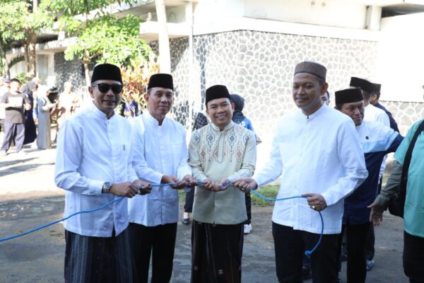Wali Kota Malang Salurkan Bantuan Sapi dari Presiden Prabowo