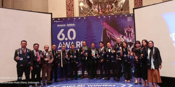 Dwi Indro Tito Cahyono Raih Penghargaan Award Magazine dan Asia Award di Bali