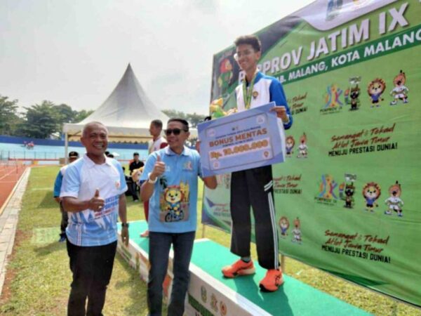 Wali Kota Wahyu Hidayat Berikan Bonus 10 Juta dari Penyumbang Emas Cabor Atletik