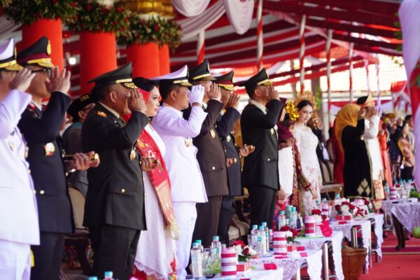 Divif 2 Kostrad Memperingati HUT ke-80 RI dengan Upacara Khidmat di Surabaya & Malang