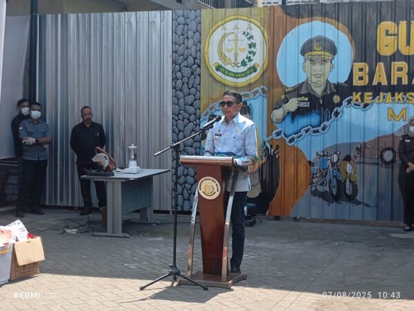 Wali Kota Malang Wahyu Hidayat Ajak Perangi Rokok Ilegal