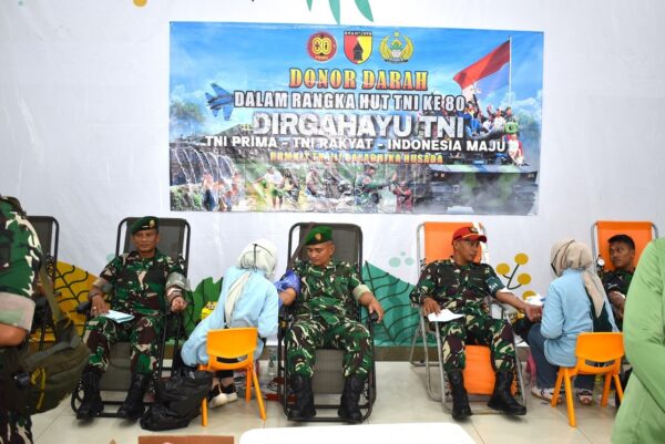 Tunjukan Kepedulian Dalam Rangka HUT ke-80 TNI, 50 Orang Prajurit dan Persit Brigif 9 Kostrad Melaksanakan Donor Darah