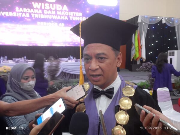 Sebanyak 400 Mahasiswa UNITRI Berbagai Jurusan Diwisuda