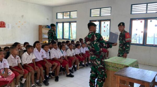 Pengenalan Komputer Warnai Kegiatan Gadik Satgas Pos Auren di Perbatasan