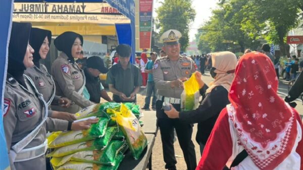 Gerakan Pangan Murah Polres Kediri, Ribuan Paket Beras SPHP Ludes di CFD Pare