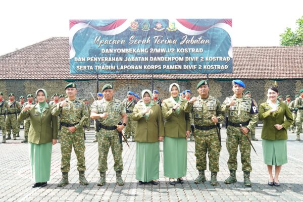 Panglima Pimpin Serah Terima Kepemimpinan Yonbekang 2 dan Denpom Divif 2 Kostrad