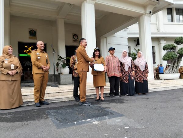 DLH Kota Malang Hantarkan 5 RW Raih Penghargaan Proklim 2025