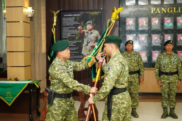 Serah Terima Jabatan Danbrigif 6 Kostrad, Kolonel Fardin Wardhana Resmi Digantikan Letkol Fajar Akhirudin