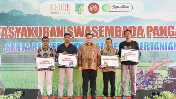 Capai Swasembada Pangan, Mas Dhito Kembali Salurkan Bantuan Alsintan dan Benih Padi