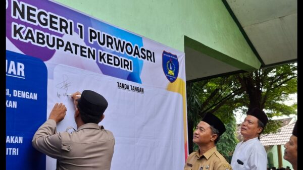 Ribuan Pelajar SMP Negeri 1 Purwoasri Gelar Apel Ikrar Anti Kekerasan dan Ramadan Tanpa Petasan