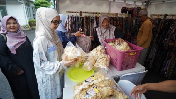 Mas Dhito beri Hadiah Belanja Gratis Bagi 10 Kader PKK Pengabdian 30 Tahun Lebih
