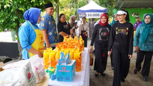 Belanja Hemat Jelang Lebaran, TP PKK Kediri Tutup Rangkaian Pasar Murah di Ngasem