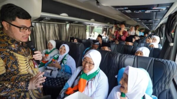 Mas Dhito Berangkatkan Jamaah Haji Kabupaten Kediri