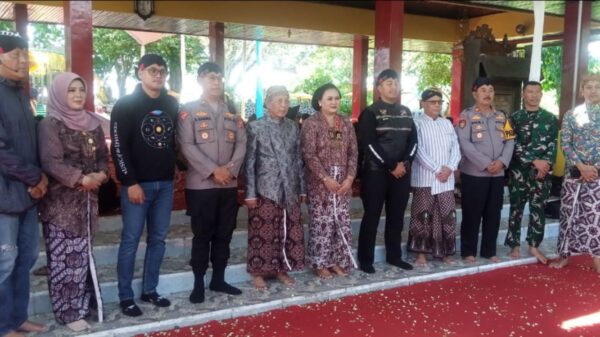 Kirab Upacara Agung 1 Suro 1960 Sang Prabu Sri Aji Joyoboyo
