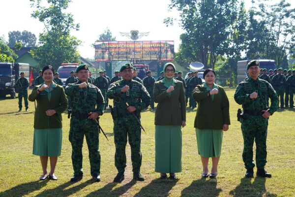 Serah Terima Tongkat Komando Danyonkes 2/YBH/2 Kostrad