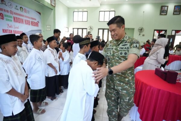 Kodim 0809/Kediri menggelar Khitan Bahagia dan Pengobatan Gratis