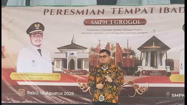 Mas Dhito Resmikan 3 Tempat Ibadah di SMPN 3 Grogol