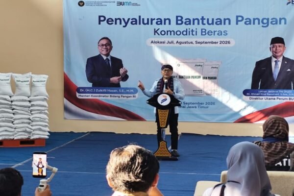 Warga Gembira Sambut Beras Bantuan Pangan, Menko Zulkifli Hasan Imbau Jangan Dijual