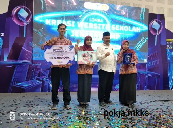 Kadisdik Kabupaten Kediri Serahkan Hadiah Kreativitas & Inovasi Digital 2026