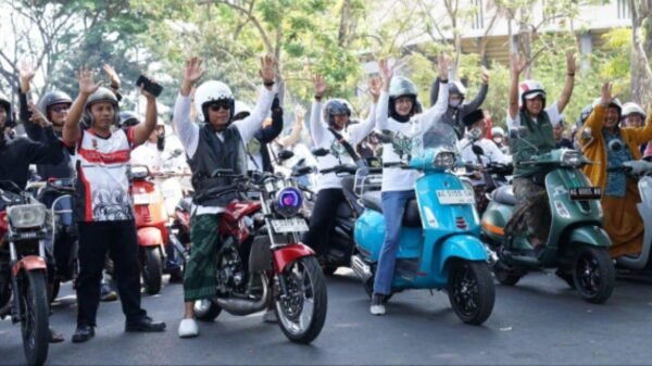 Meriahkan Hari Santri 2026, Wali Kota Kediri dan Ratusan Pemotor Bersarung Telusuri Jejak Ulama Kediri