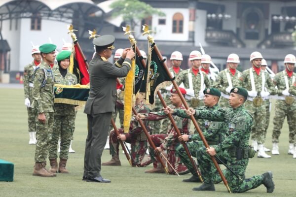 Ukir Prestasi Pengabdian, Yonif 502 Kostrad Terima Penghargaan Samkarya Nugraha